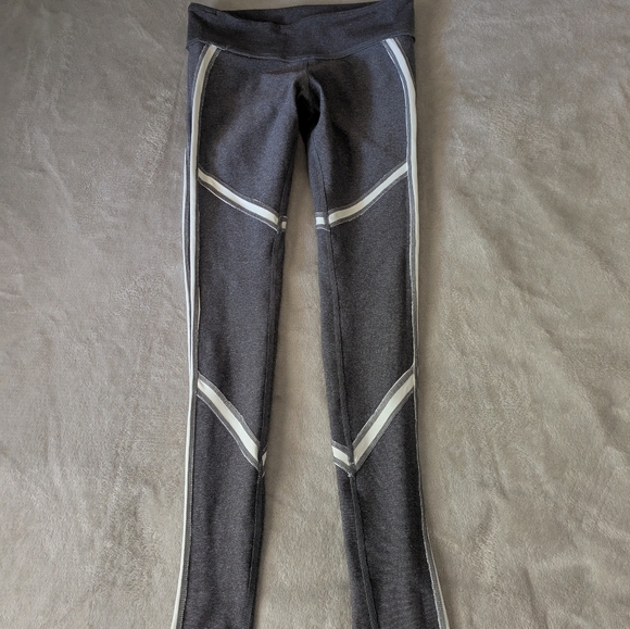 ALO YOGA Gray Leggings White Accent Size Small - Picture 3 of 7